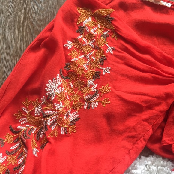 Crop top w/tie (NEW) - Picture 2 of 5